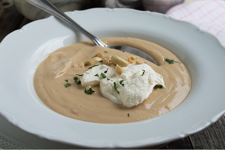 Erdnusssuppe mit Gemüse