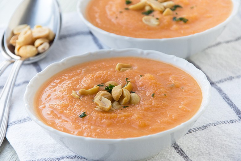 Würzige Erdnusssuppe mit Curry