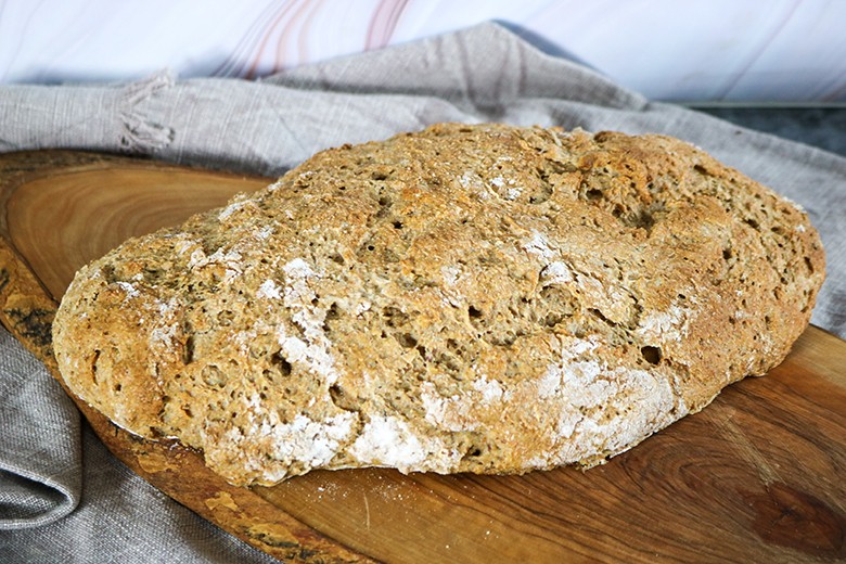 Vollkornbrot mit Joghurt