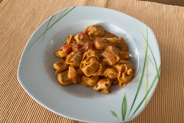 Tortelloni in Paprikasahne