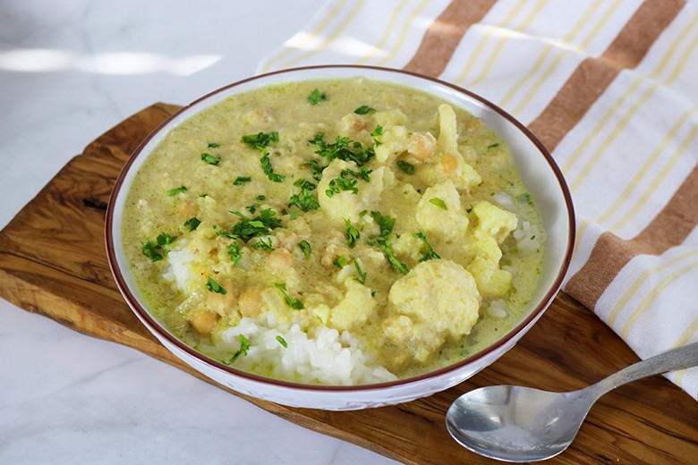 Blumenkohl-Kichererbsen-Curry mit Koriander