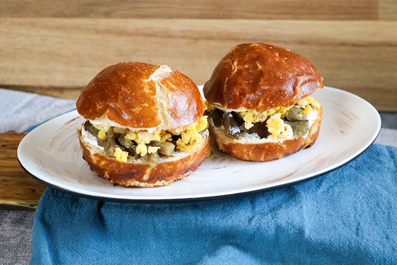 Auberginenbrötchen mit Eiern