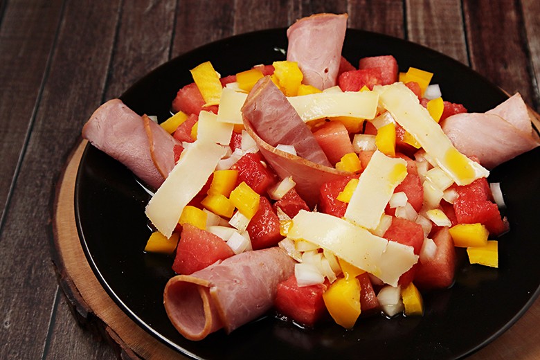 Melonensalat mit Schinken