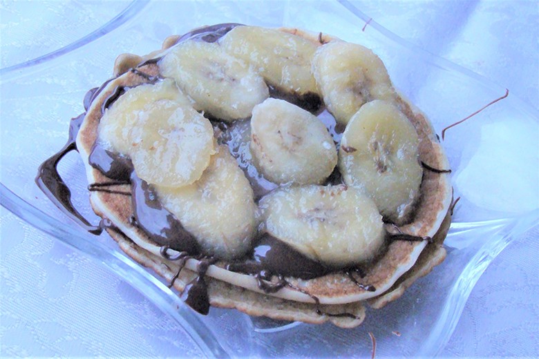 Haferpfannkuchen mit Bananen und Nutella