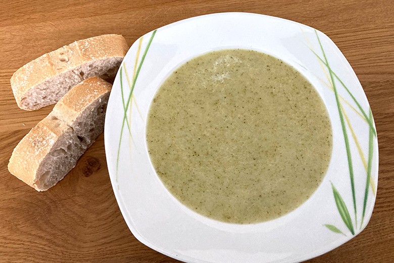 Brokkoli-Apfel-Suppe