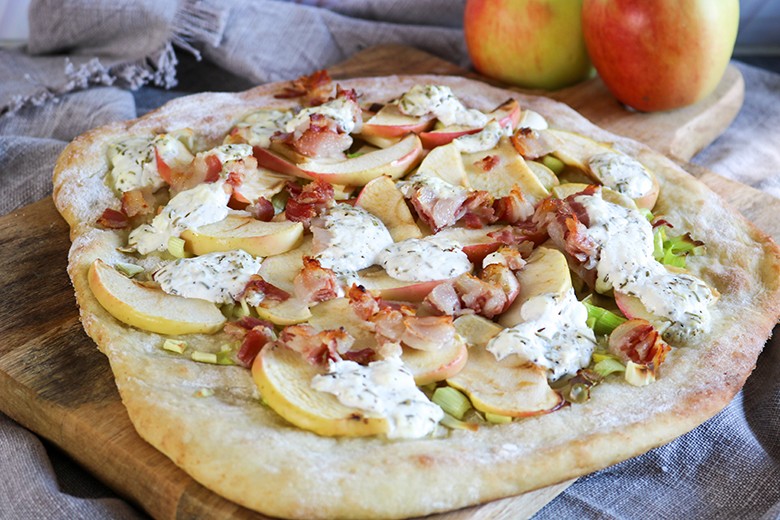 Apfelpizza mit Ziegenkäse