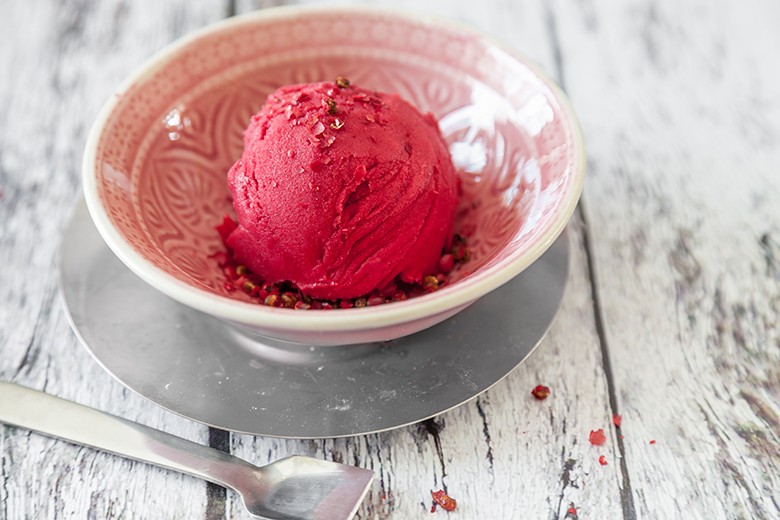 Rote-Bete-Sorbet mit saurer Sahne