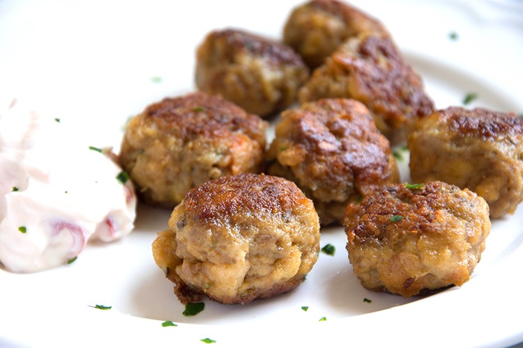 Lammbällchen mit Joghurtsauce