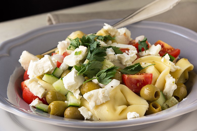 Griechischer Tortellinisalat