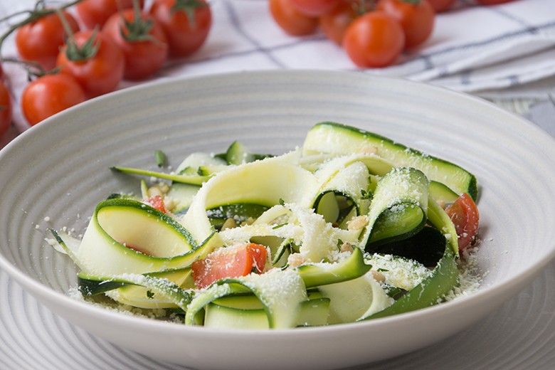 Zucchini-Carpaccio mit Parmesan