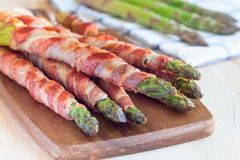 Spargel in Schinkenhülle