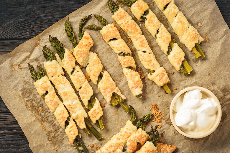 Spargel in Blätterteig mit Käse