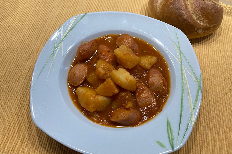 Kartoffel-Wurst-Gulasch