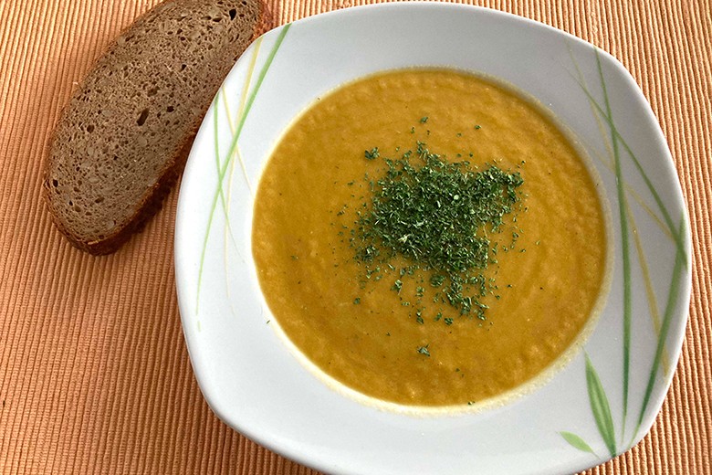 Karottencremesuppe mit Ingwer und Sellerie