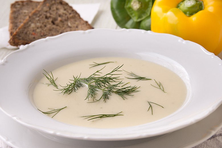 Porreesuppe mit Dill und Paprika