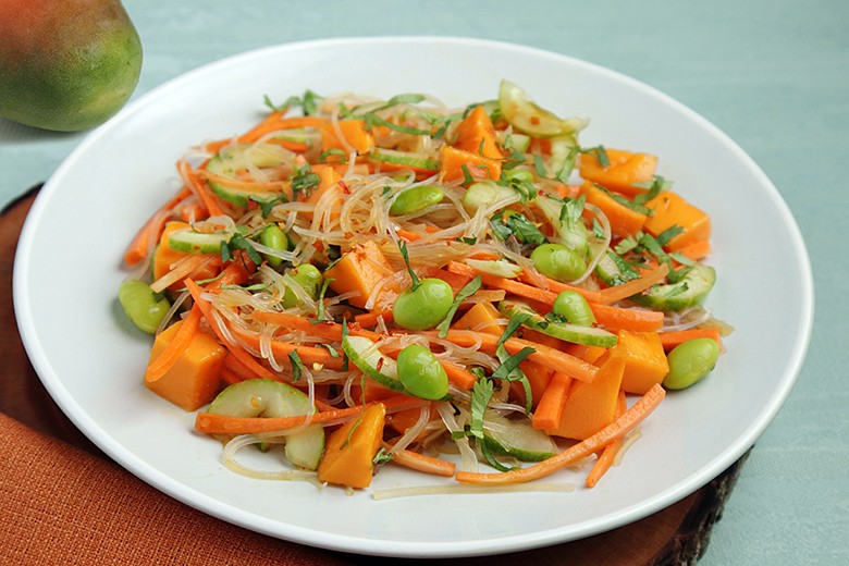 Glasnudelsalat mit Mango