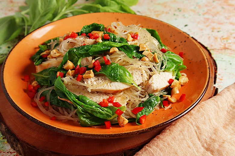 Glasnudelsalat mit Hähnchen