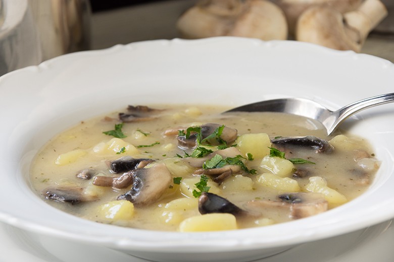Pilzsuppe mit Kartoffeln
