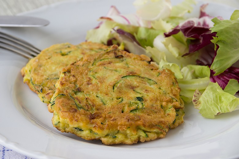 Zucchinipuffer mit Haferflocken