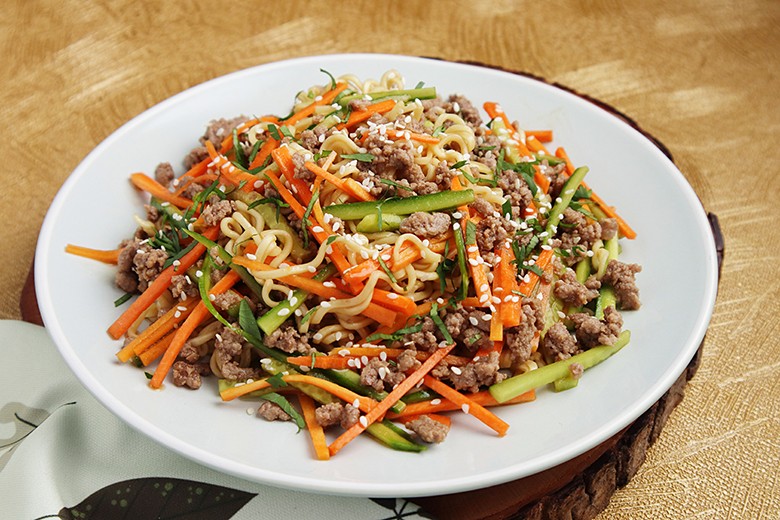 Asiatischer Hackfleischsalat