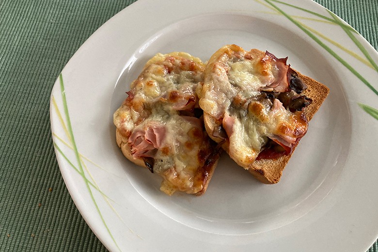 Pizza-Toast mit Schinken