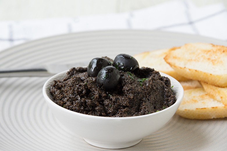 Tapenade aus schwarzen Oliven