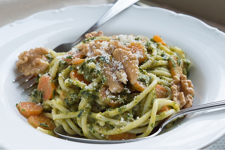 Spaghetti mit Walnusspesto