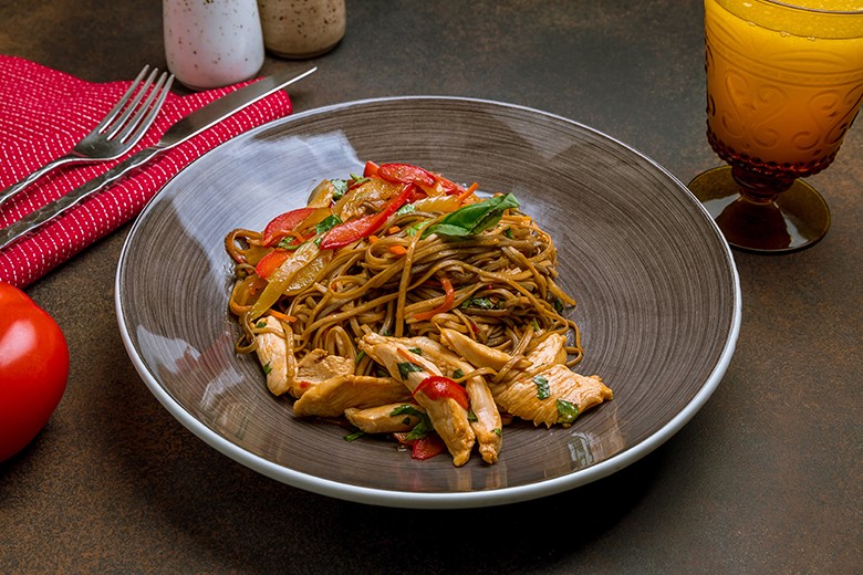 Bratnudeln im Wok