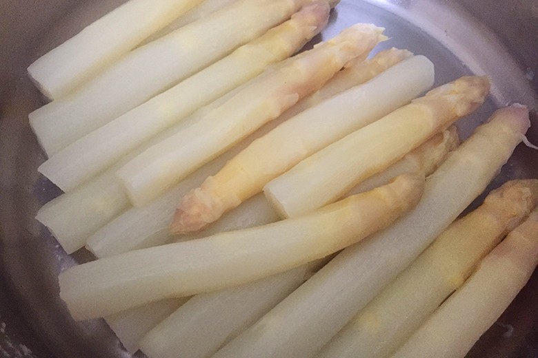 Gekochter Spargel