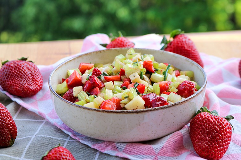 Erdbeer-Staudensellerie-Salat