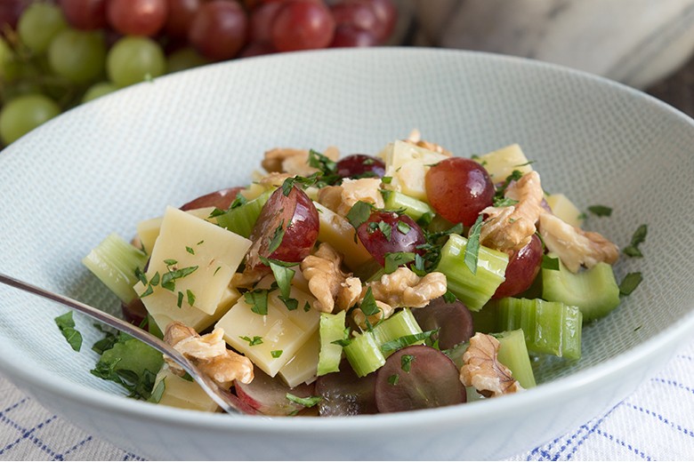 Staudensellerie-Salat mit Trauben