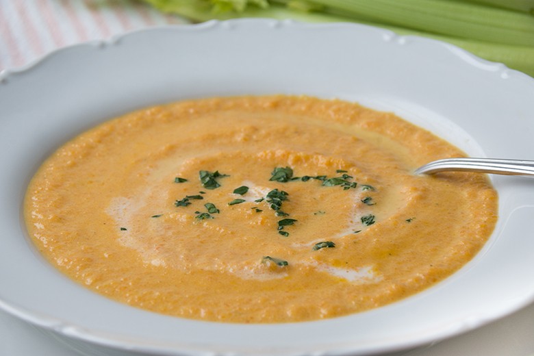 Möhren-Staudensellerie-Suppe
