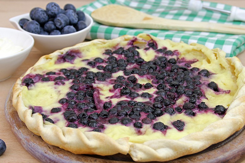 Flammkuchen mit Blaubeeren