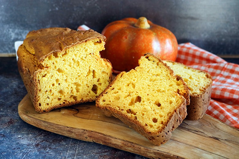 Kürbisbrot mit frischer Hefe