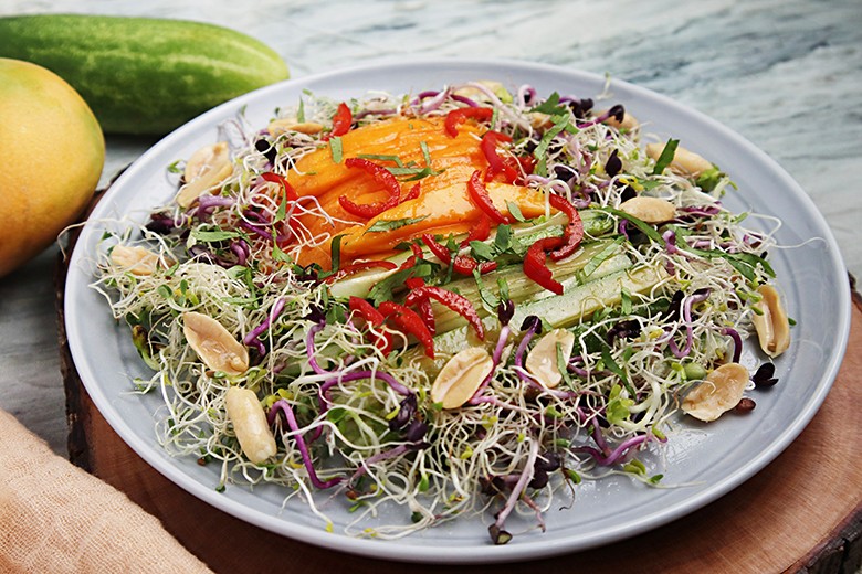 Mango-Gurken-Sprossensalat