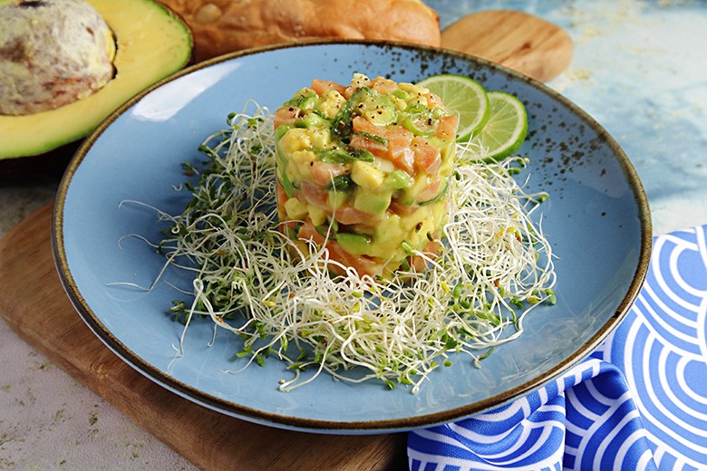 Lachstatar mit Avocado
