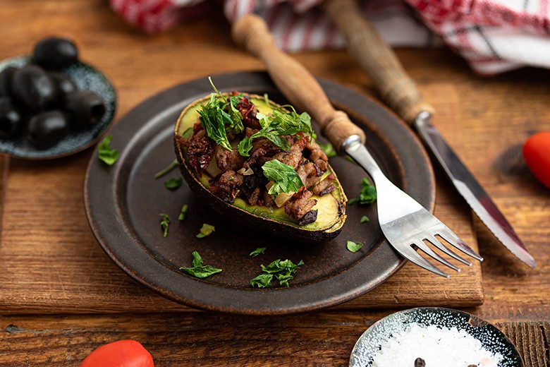 Gefüllte Avocado mit Hackfleisch