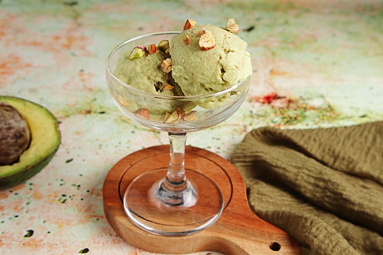 Veganes Avocadoeis mit Kokosmilch