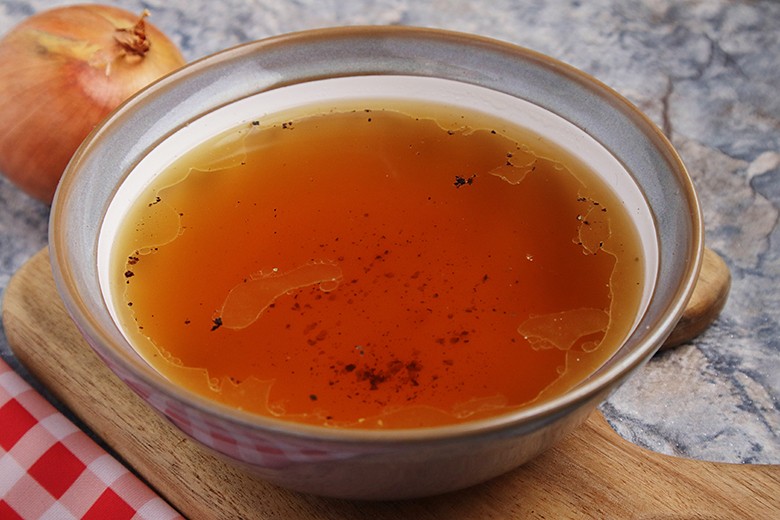 Zwiebel Consommé