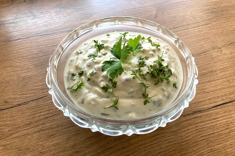 Kräuter-Schmand-Dip