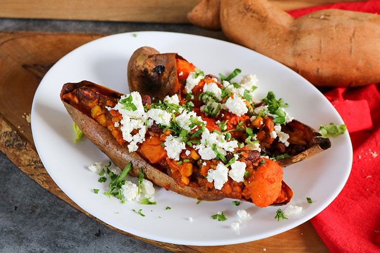 Gebackene Süßkartoffel mit Chili con Carne