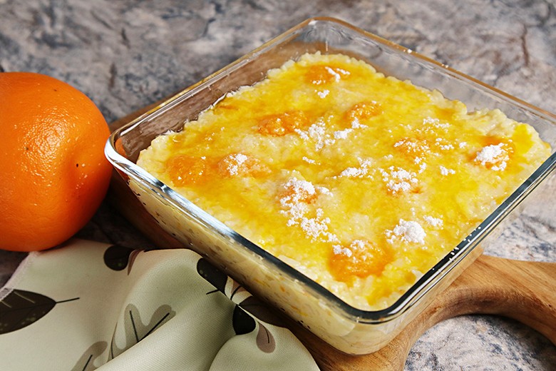 Süßer Reisauflauf mit Orangen