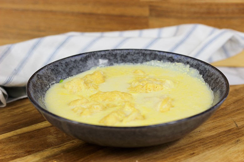 Milchsuppe mit Eierklößchen