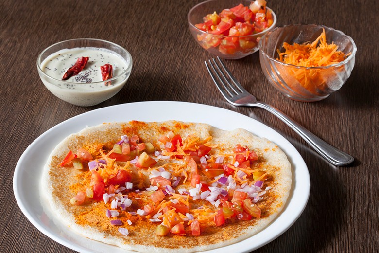 Zwiebel-Tomaten-Karotten-Uttapam