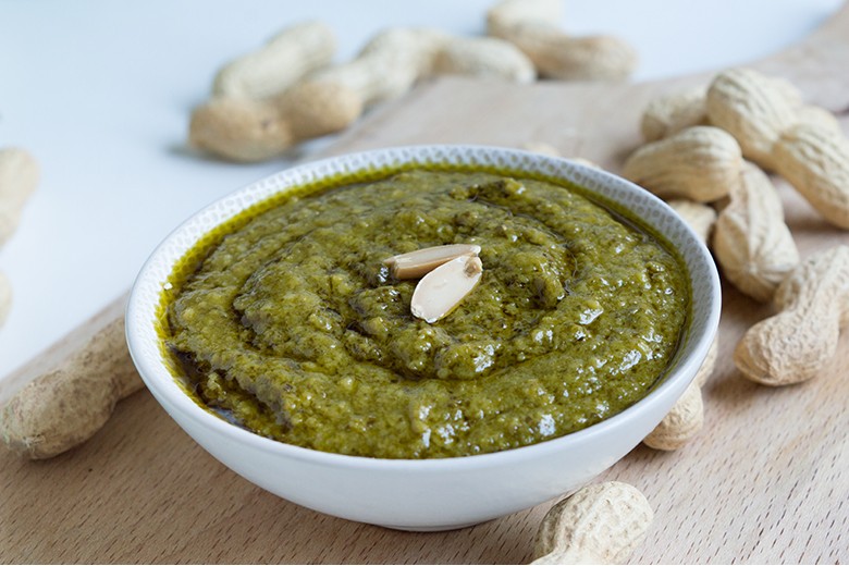 Korianderpesto mit Erdnüssen