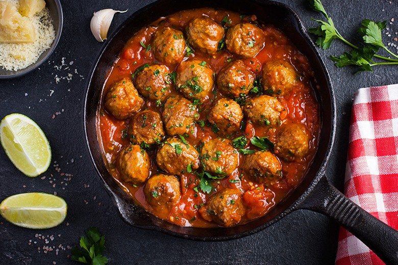 Köttbullar mit Tomatensoße