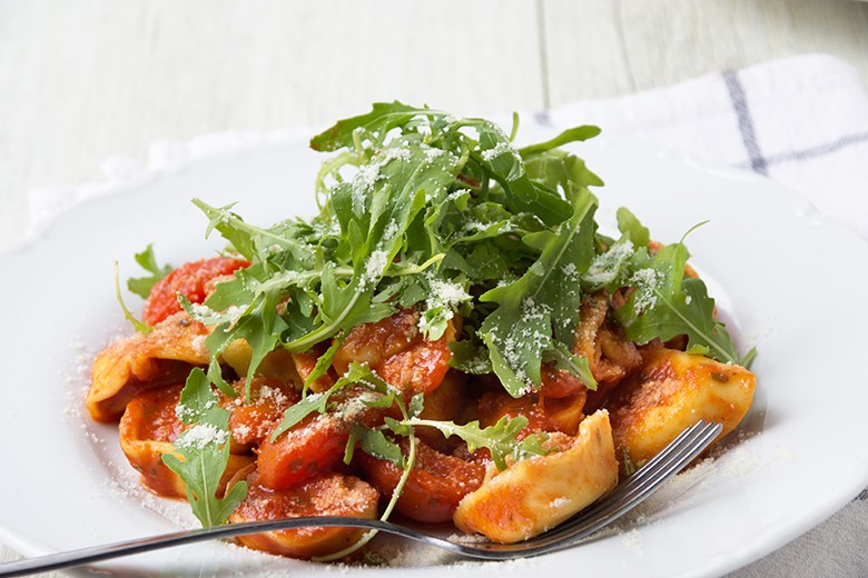 Tortelloni in Tomatensoße