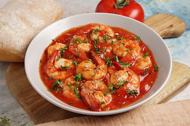 Gebratene Garnelen in Tomatensauce