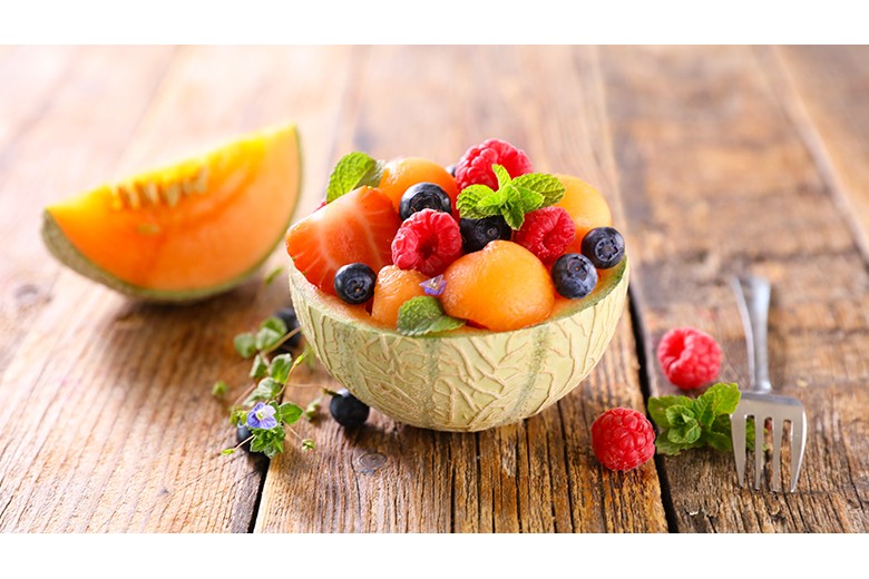 Zuckermelonen mit Beeren