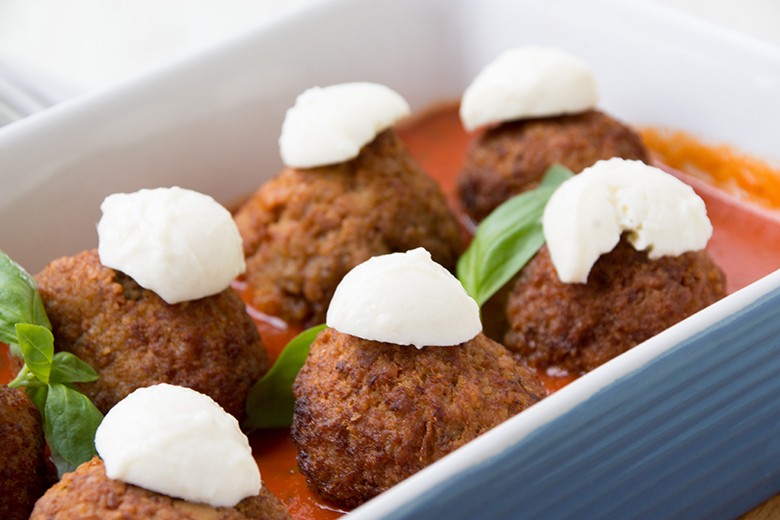 Überbackene Hackbällchen mit Mozzarella